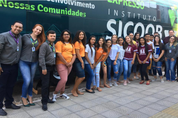 Sicoob e acemc proporcionam curso para alunos do colégio santos Dumont.